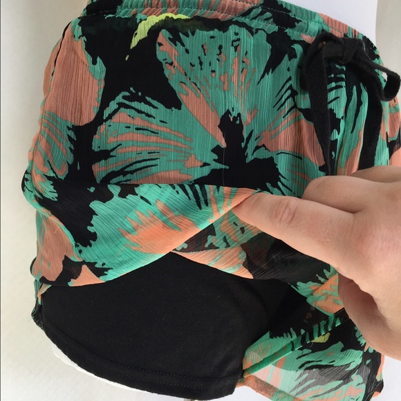 SOLD Volcom Shorts - Picture 3 of 4