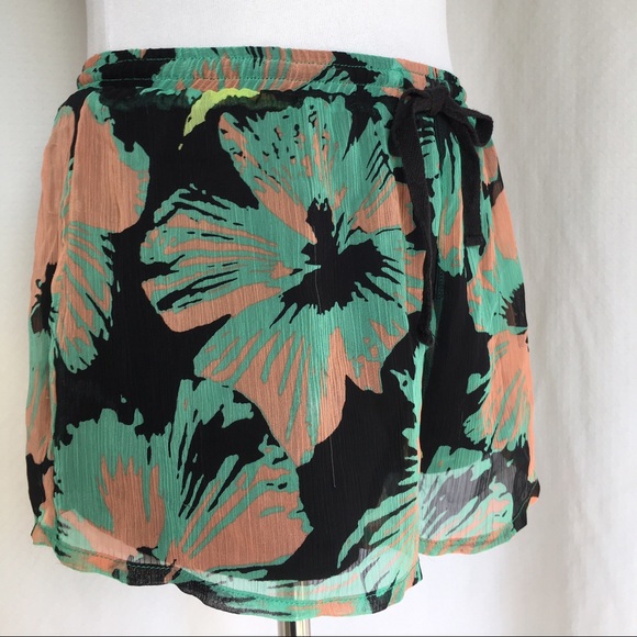 SOLD Volcom Shorts - Picture 4 of 4