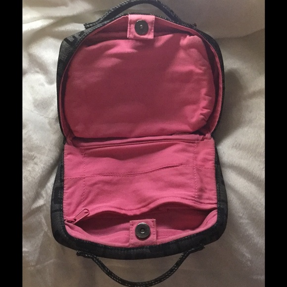 👛Guess Mini Purse 👛 - Picture 3 of 8