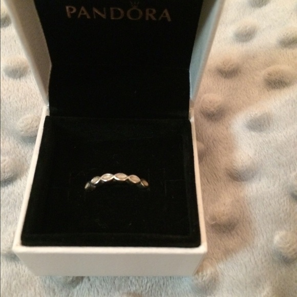 Pandora ring size 6 - Picture 1 of 2