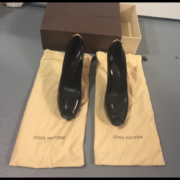 Shoes - Picture 2 of 3