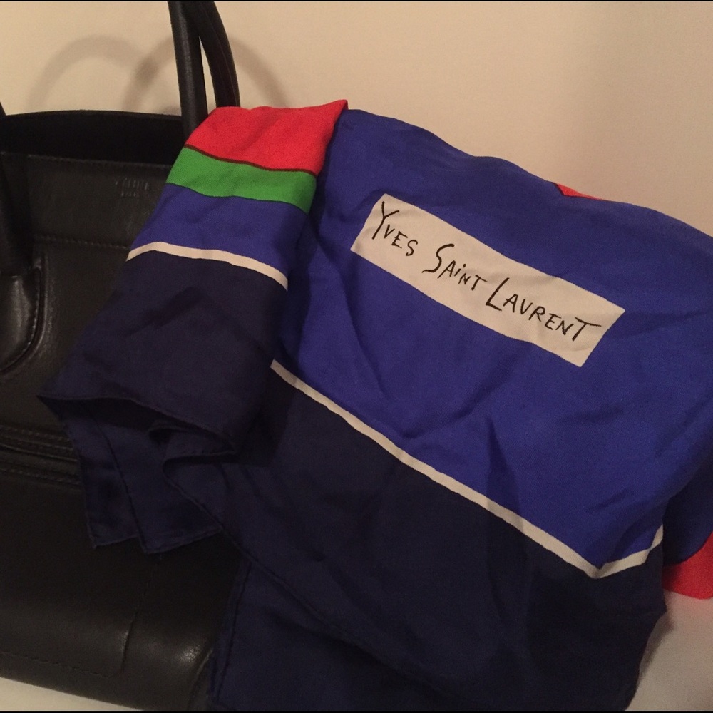 Gorgeous, authentic YSL patterned silk scarf✨