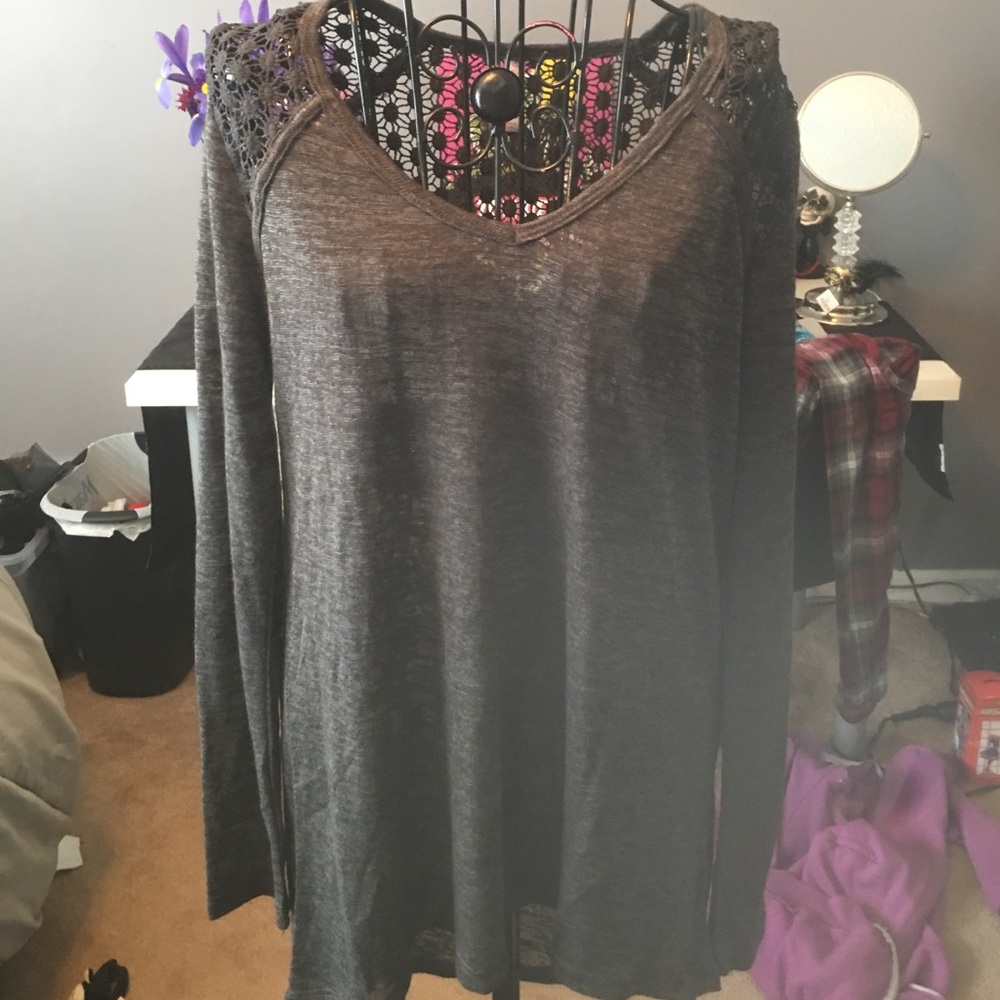 Long sleeved grey shirt