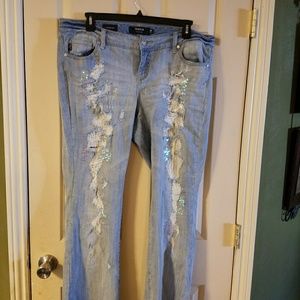 NWOT Torrid Distressed Jeans