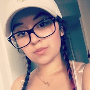 Meet your Posher, Alexis