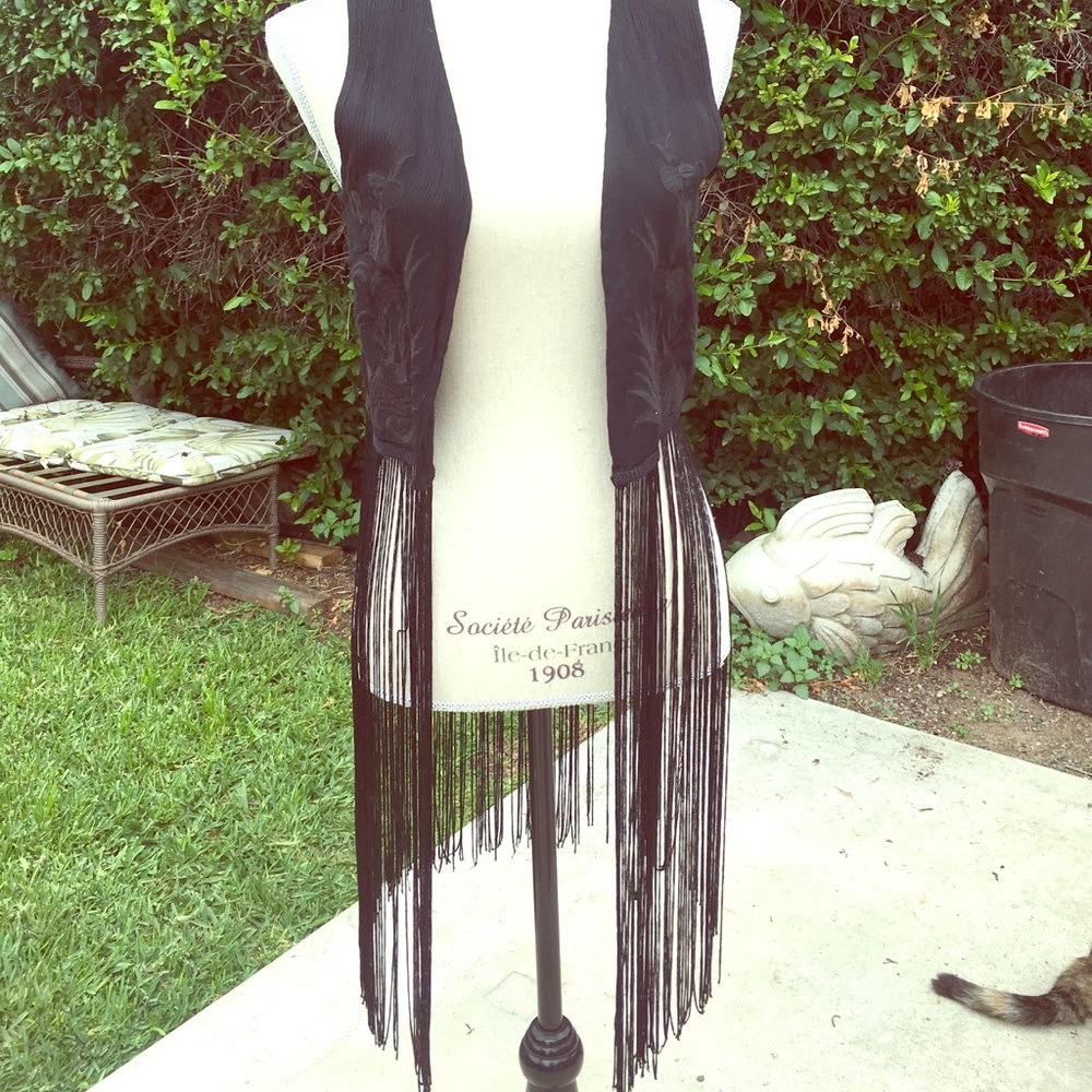 Fringe vest with embroidery