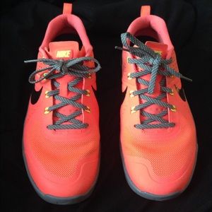 Nike Women's Metcon 1 with Flywire technology