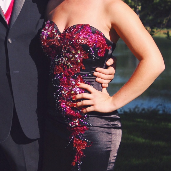 Prom dress - Picture 2 of 3