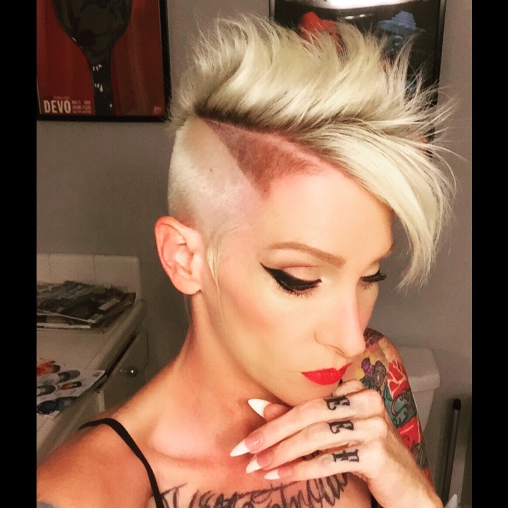 Meet your Posher, Agent Stilletto