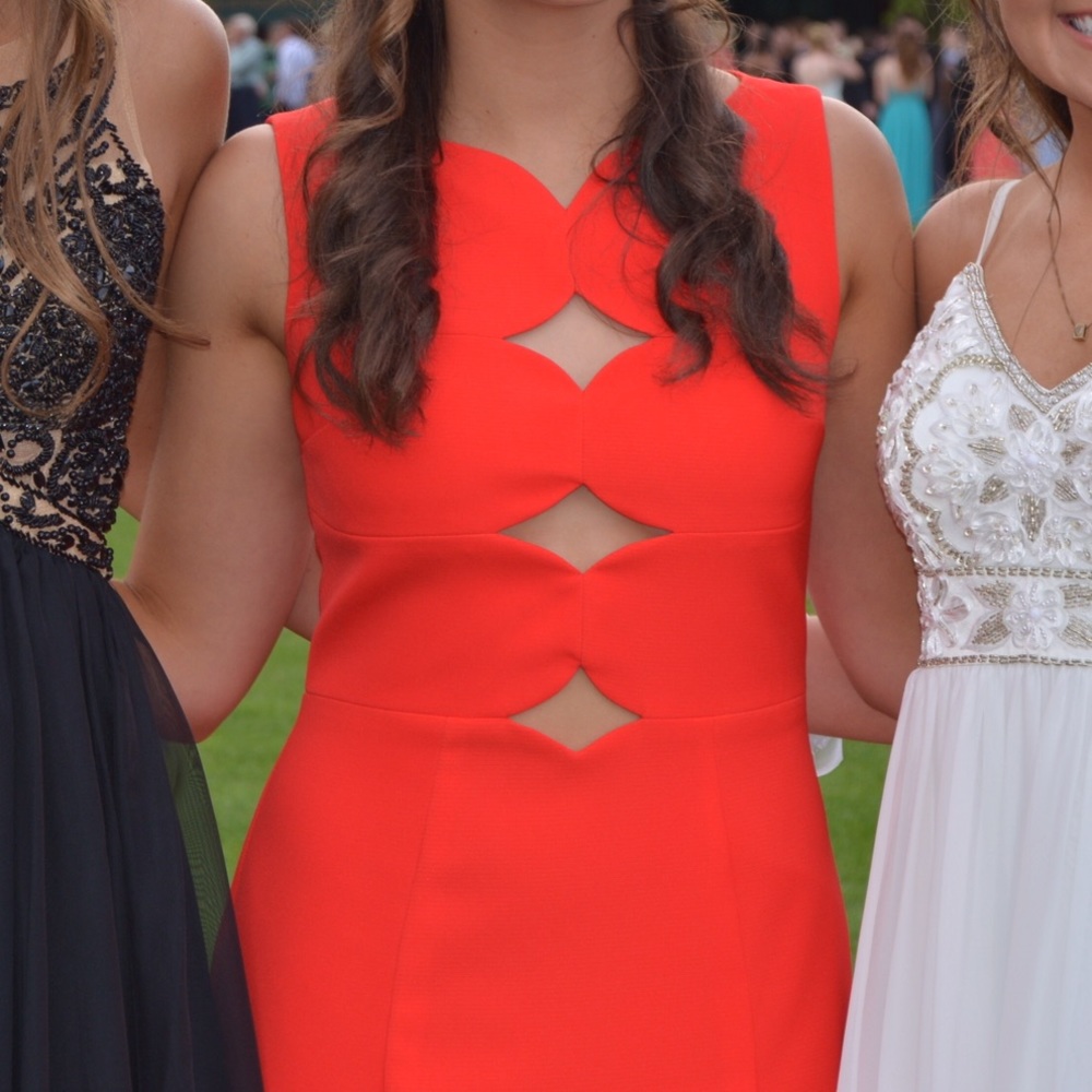 Red Cut Out Mignon Prom Dress