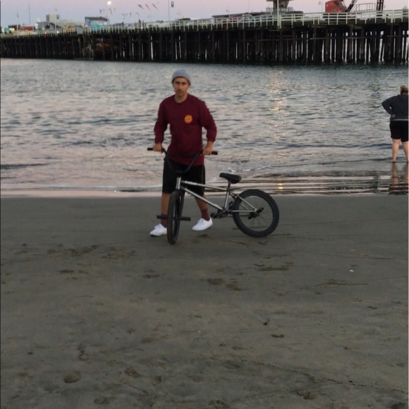 Meet your Posher, Chris - Picture 2 of 2