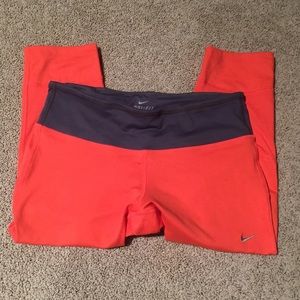 Nike Women's Cropped Legging Pant