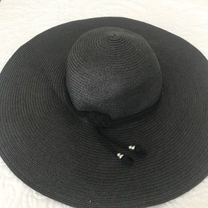 Black sun hat! Perfect for spring!