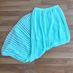 Pleated chiffon maxi skirt.