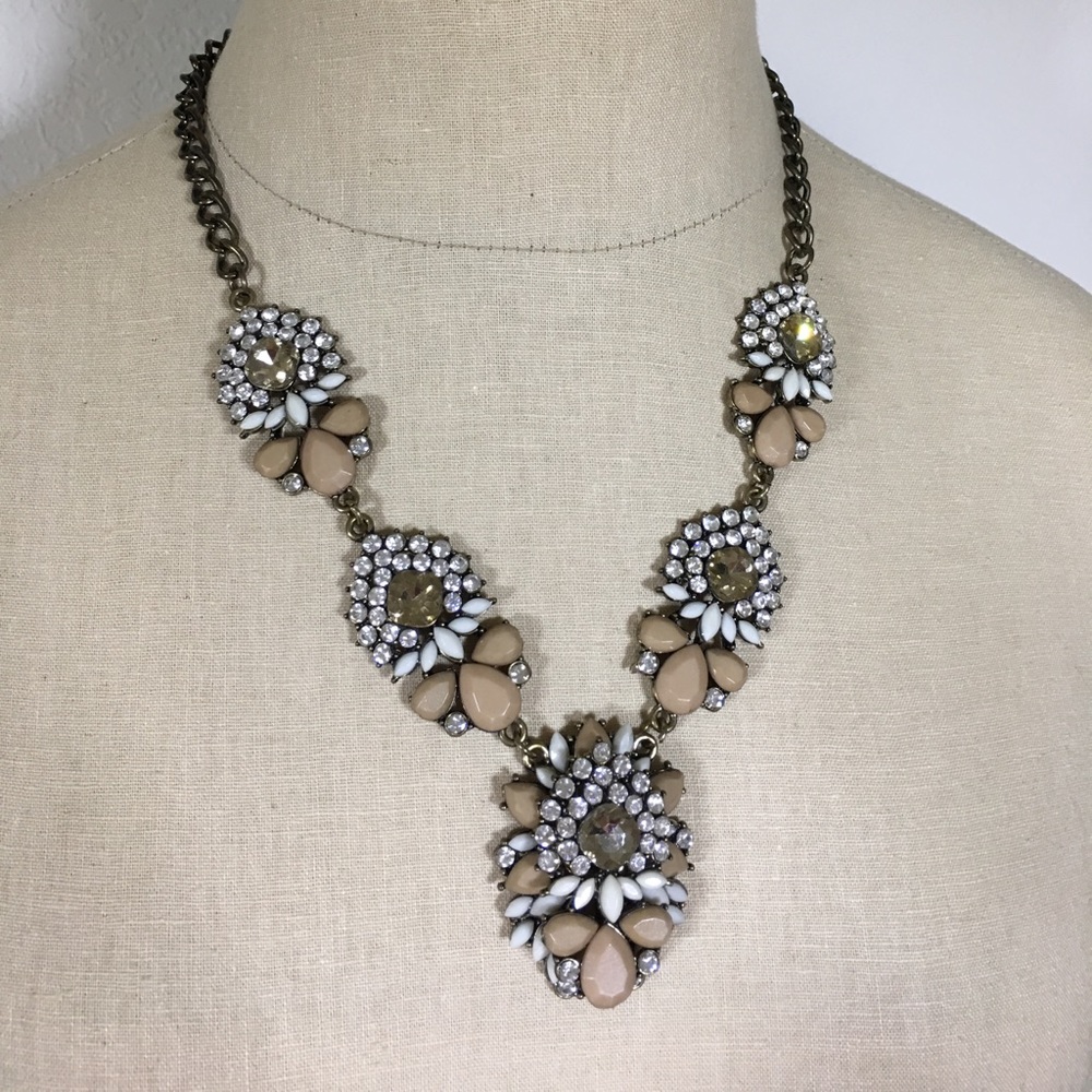💎 Glam statement necklace