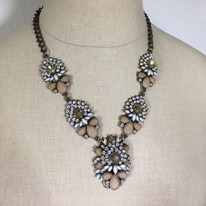 💎 Glam statement necklace