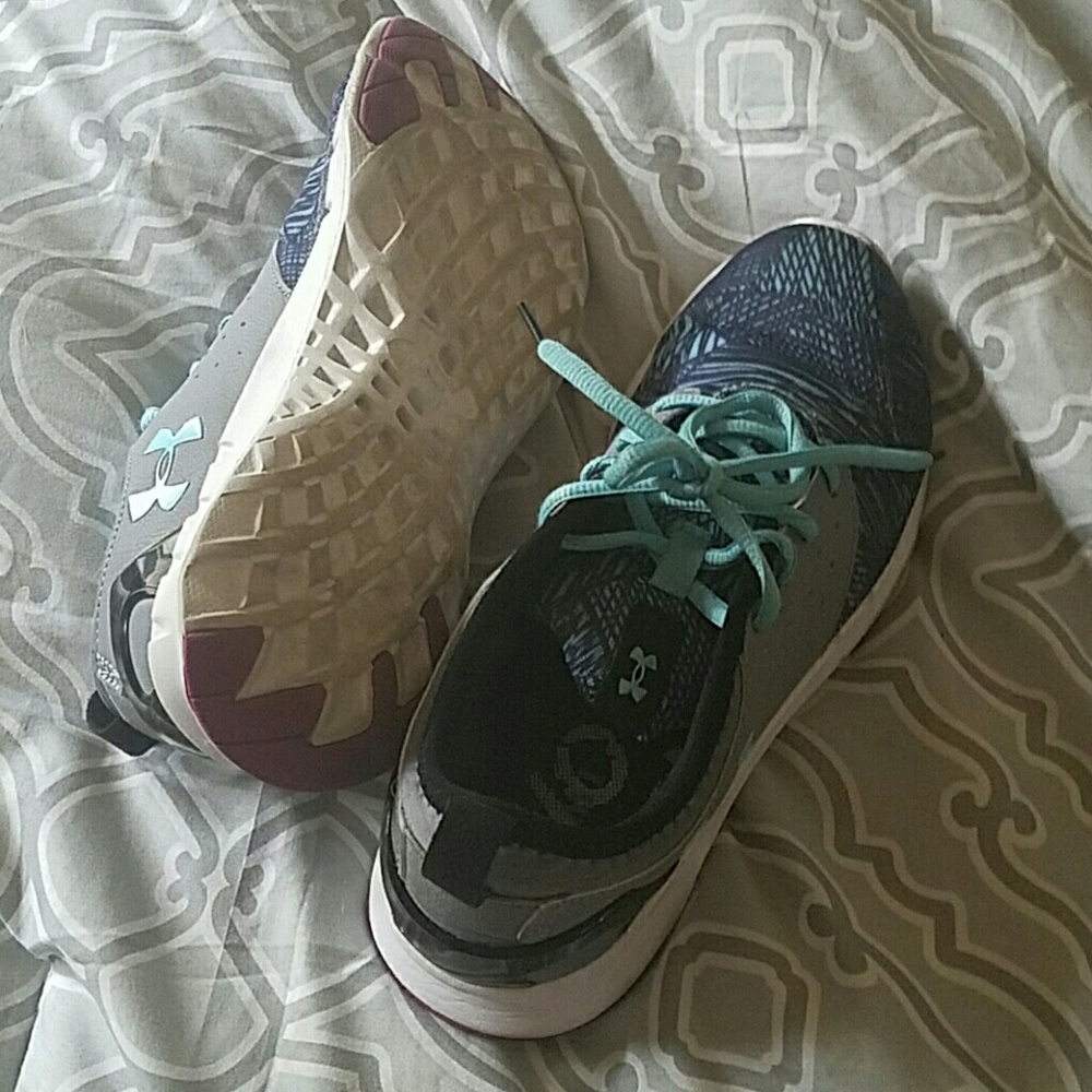 Under Armour cross trainer shoes