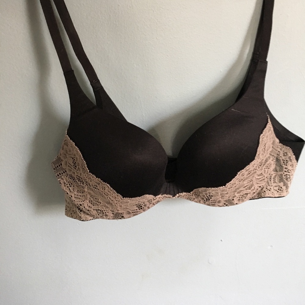 32B Victoria's Secret bra
