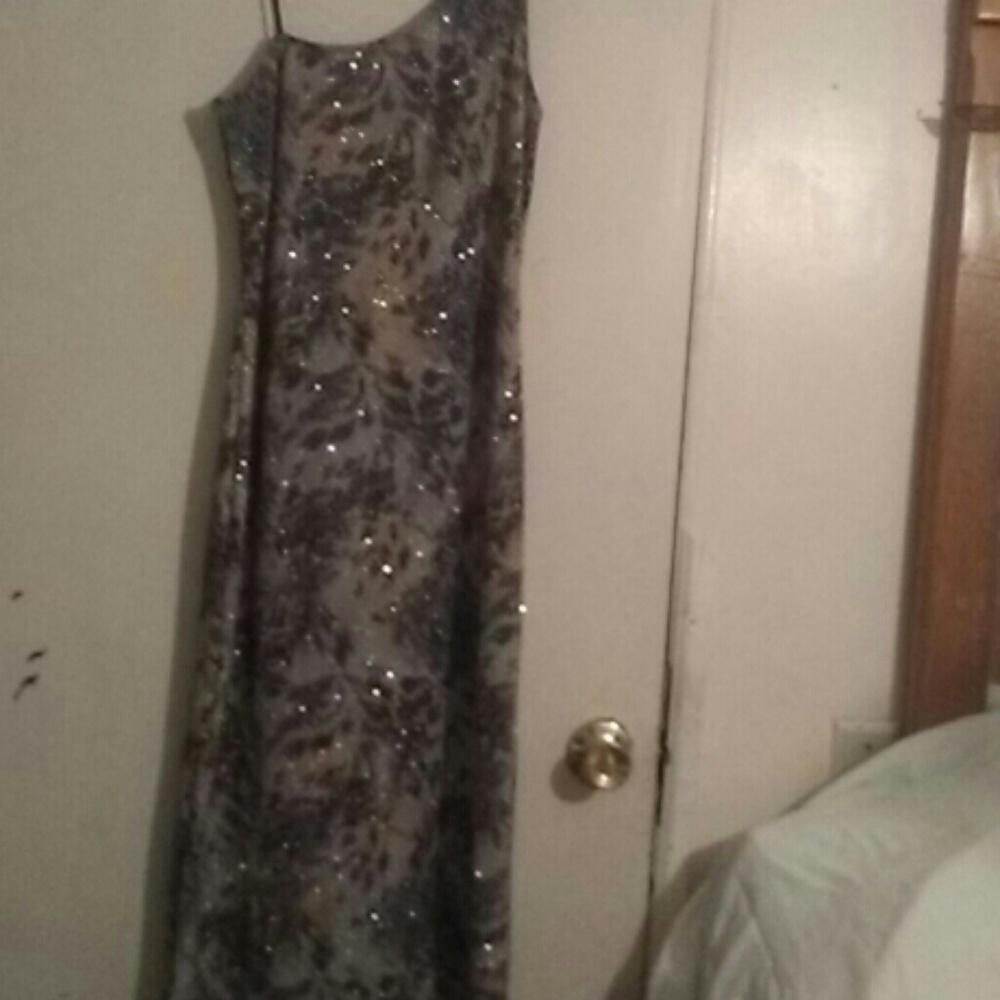 Womens Sz.: Large "Evening Gown" very Elegant! !