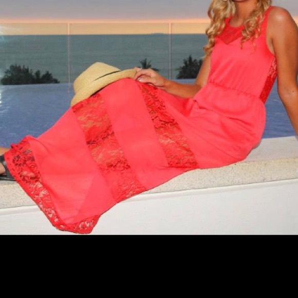 Red lace maxi - Picture 2 of 4