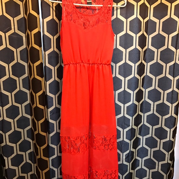 Red lace maxi - Picture 3 of 4