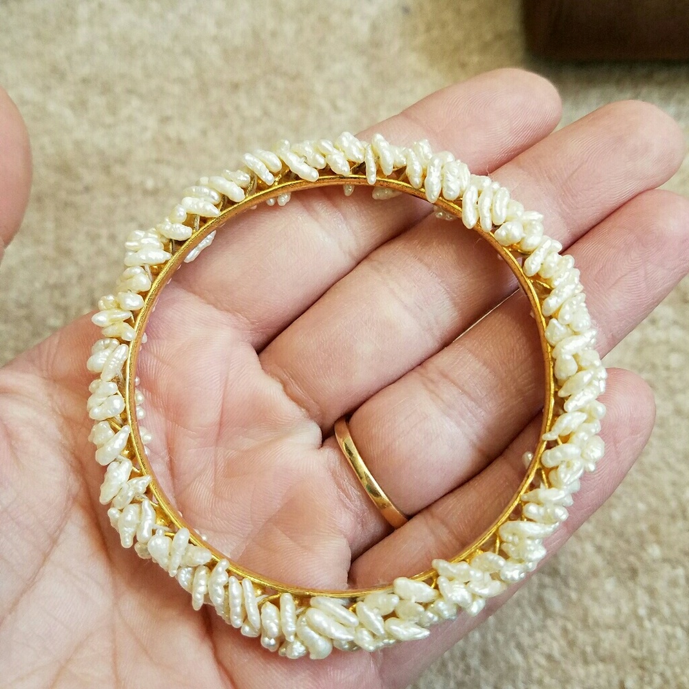 NWOT white fresh pearl braclate