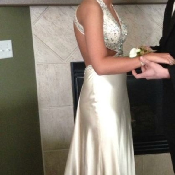 Prom dress - Picture 2 of 4
