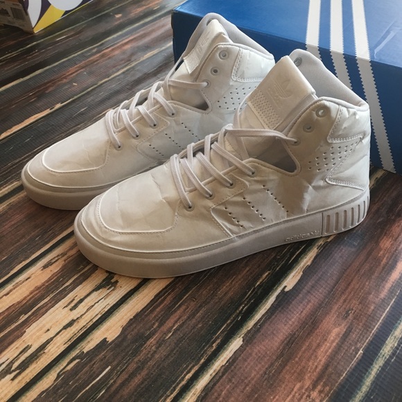 Adidas Shoes - Adidas Sneakers 👟 Last Pair🎉