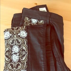 ✨⚡️FLASH SALE! ⚡️Black Embroidered Skinny Jeans