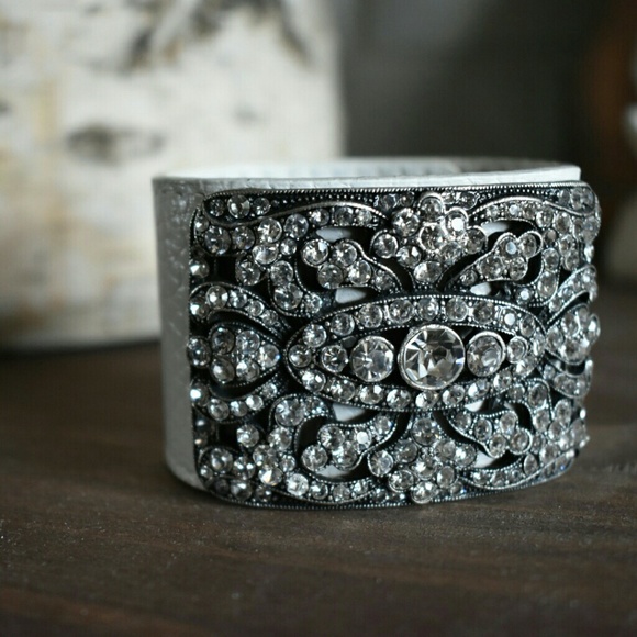 Bling Crystal White Leather Wristband - Picture 1 of 4
