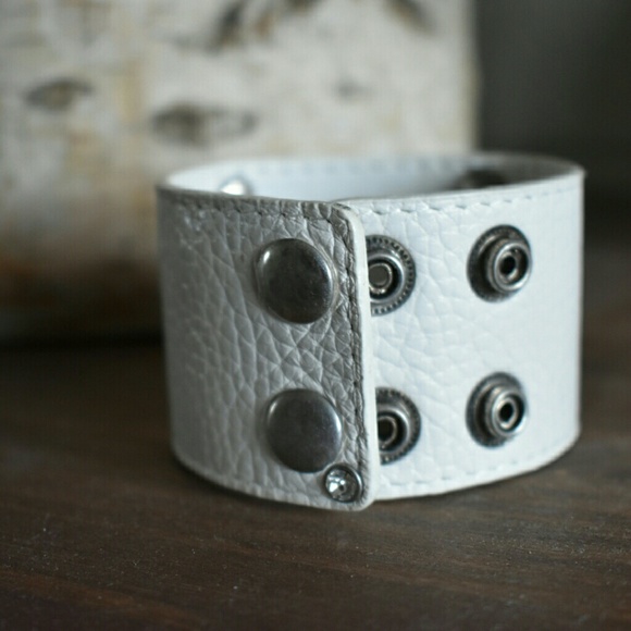 Bling Crystal White Leather Wristband - Picture 3 of 4