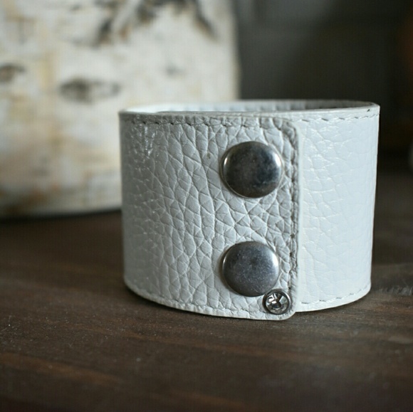Bling Crystal White Leather Wristband - Picture 4 of 4
