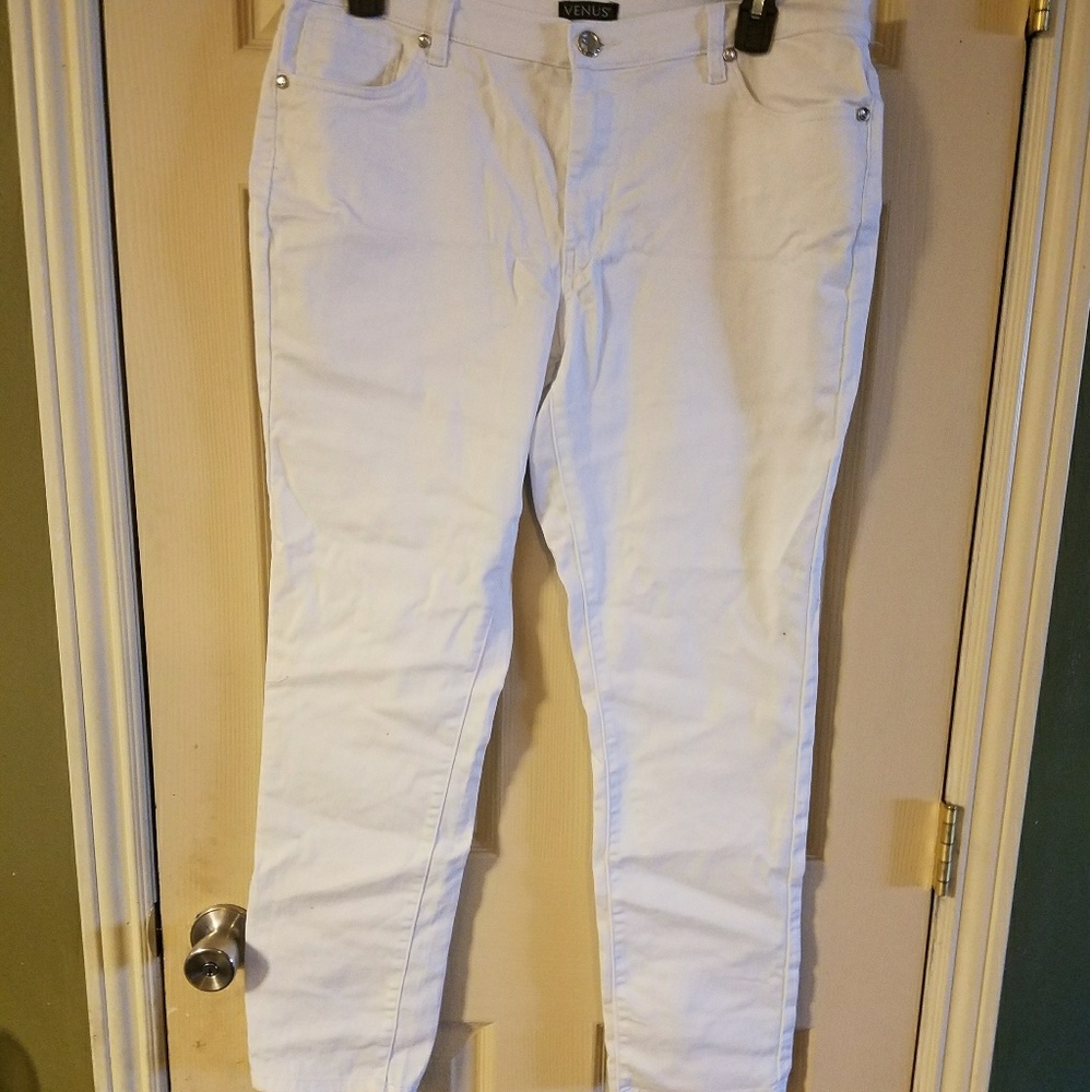 NWOT Venus White Skinny Jeans