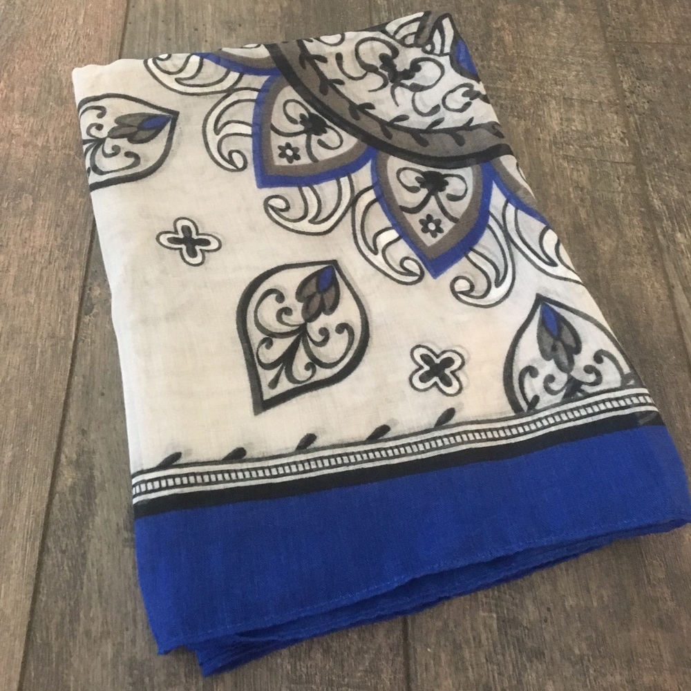 Patterned infinity scarf - Picture 4 of 4