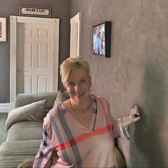 Meet your Posher, Lisa Ships same day! 5 ⭐️rating - Picture 4 of 4