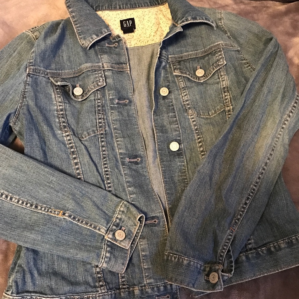 Gap lightweight blue jean jacket size medium