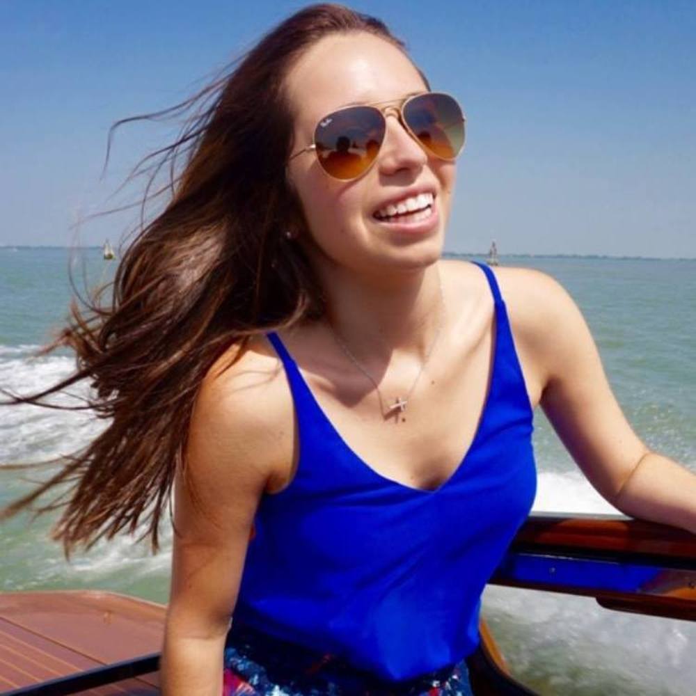 Meet your Posher, Alexis