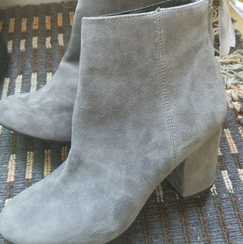 NEW Steve Madden gray suede boots size 7.5