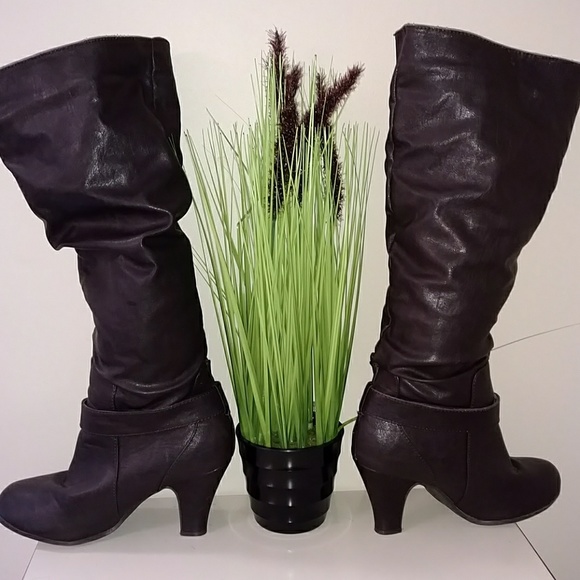 LIKE NEW(BONGO) HIGH BOOT - Picture 4 of 7