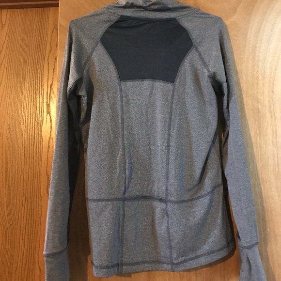 Workout pullover - Picture 3 of 3