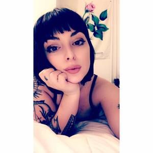 Meet your Posher, Adella