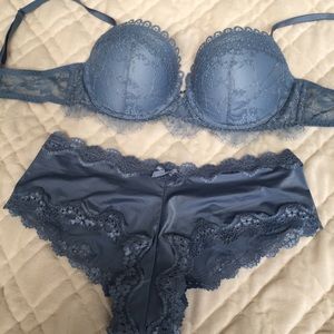 Victoria's Secret Set - Bra and undies - 34C and M