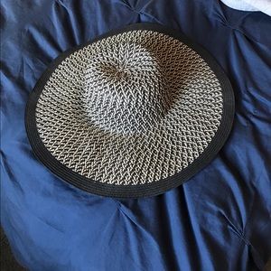 Black and cream floppy beach hat