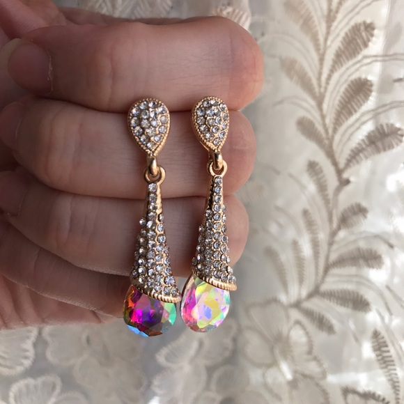💘💚Iridescent Drop Earrings - Picture 2 of 6