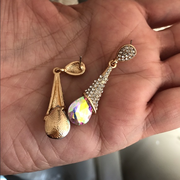 💘💚Iridescent Drop Earrings - Picture 4 of 6