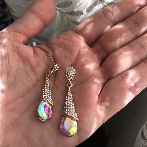 💘💚Iridescent Drop Earrings - Picture 5 of 6