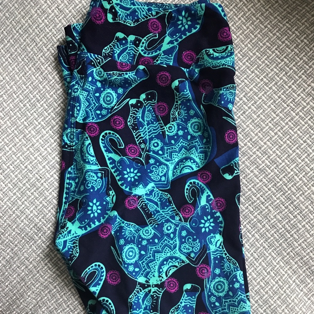 💕Major 🦄💕 RARE Paisely print elephants💕🦄