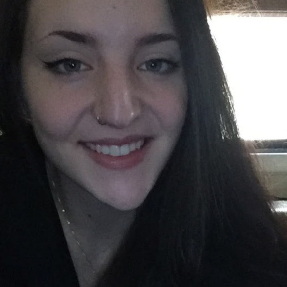 Meet your Posher, Tricia - Picture 1 of 1