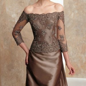 Beautiful gown with sleeves off the shoulder