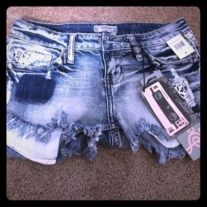 Denim frayed shorts